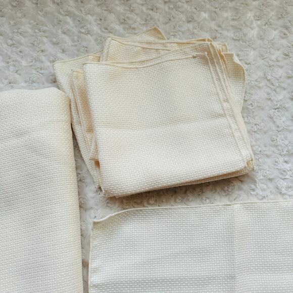 Cream Ivory Rectange Waffle Texture Tablecloth & 8 Square Cloth Linens Napkins - Picture 3 of 4